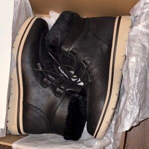 Cliffs by WHITE MOUNTAIN Black and Tan Men's Boots